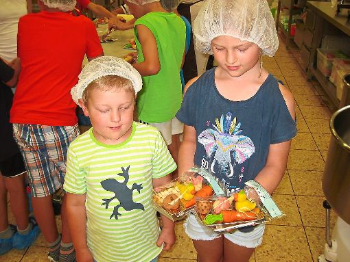 In Bad Liebenzell konnten die Kinder selbst Marzipankarotten herstellen. Foto: Schwarzwälder-Bote