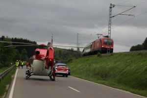 Der schwere Unfall auf der B 14 bei Aldingen hat ein weiteres Todesopfer gefordert. Foto: Bartler-Team