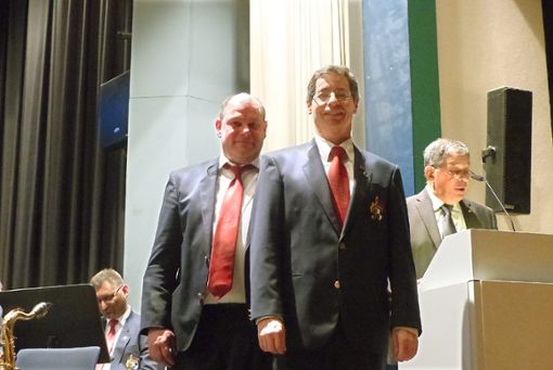 Michael Hegele (links) und Bernd Haid (vorne rechts) freuten sich über ihre  Auszeichnungen.   Foto: Beyer Foto: Schwarzwälder Bote