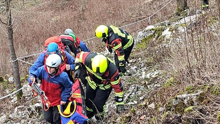 Kletterer wird am Boller Felsen aus unwegsamem Gelände gerettet