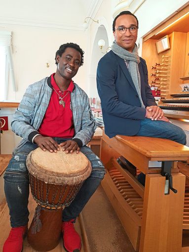 Sie geben am Samstag, 22. Juni,  ein Konzert: Djibril Mbow (links) und Eric Letzelter. Foto: Gemeindeverwaltung Foto: Schwarzwälder Bote