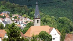 Obernheim schmiegt sich auf dem großen Heuberg rund um die Kirche St. Afra. Die Lebensqualität dort schneidet im Orts-Check des Schwarzwälder Boten gut ab. Foto: Karina Eyrich