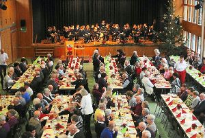 Gut besucht ist die Stauseehalle beim Seniorennachmittag der Stadt Schömberg. Foto: Wachter Foto: Schwarzwälder-Bote