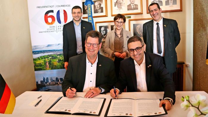 Partnerstädte Freudenstadt und Courbevoie unterzeichnen Erklärung