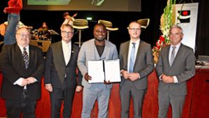 Gerald Asamoah erhält Eugen-Bolz-Preis in Rottenburg