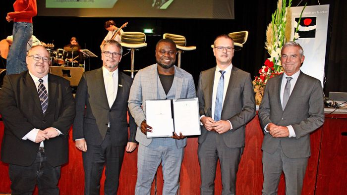 Gerald Asamoah erhält Eugen-Bolz-Preis in Rottenburg