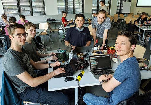 40 IT-Security-Studenten der Hochschule Albstadt-Sigmaringen hacken um die Wette.  Foto: Korinth Foto: Schwarzwälder Bote
