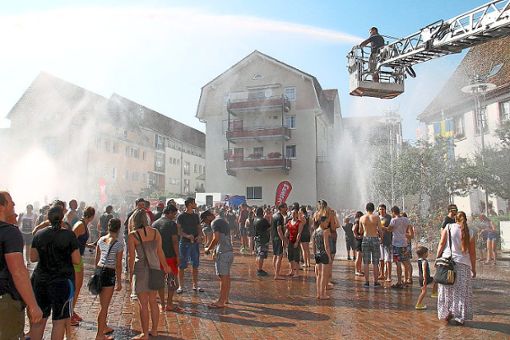 Ein ähnlich feuchtes Vergnügen wie 2015 soll es an diesem Freitag, 28. Juni, auf dem Marktplatz geben.  Foto: Feuerwehr