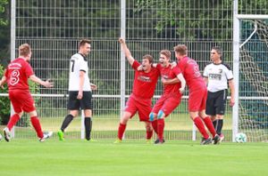 Vor einem Jahr war der Jubel bei der SG Neuweiler/Oberkollwangen groß: Mit 2:0 wurde der Favorit  TSV Dagersheim bezwungen. Foto: Kraushaar
