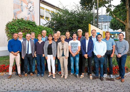 Der neue Althengstetter Gemeinderat wurde von Bürgermeister Clemens Götz in sein Amt eingesetzt.  Foto: Fritsch Foto: Schwarzwälder Bote