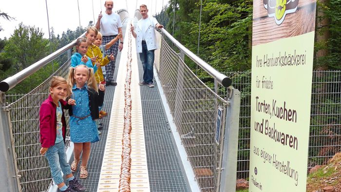 40 Meter Hefezopf zieren Hängebrücke
