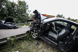 Bei einem Unfall auf der B 33 in Villingen-Schwenningen wurden drei Personen verletzt. Foto: Marc Eich