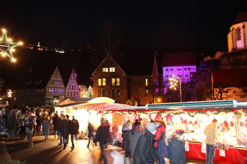 Zahlreiche Weihnachtsmärkte fanden in der Region am dritten Adventswochenende statt, so auch in Haigerloch. Foto: Carola Lenski