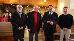 CDU-Stadtverbandsvorsitzende Lothar Reinhardt (von links),  Volker Kauder, Pfr. Christoph Gruber, Organist Johannes Unger Foto: King