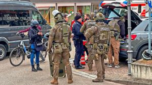 Großaufgebot in der Friesenheimer Ortsmitte: Mehrere Zeugen meldeten eine bedrohliche Situation. Foto: Einsatz-Report 24