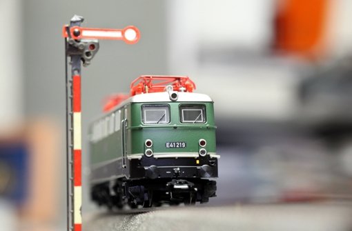 Der Einbrecher hat 30 hochwertige Modell-Lokomotiven der Serie H0 im Gesamtwert von rund 5000 Euro geklaut. (Symbolfoto) Foto: dpa