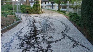 Neues Pflaster und Baugeräte in Freiburg beschädigt