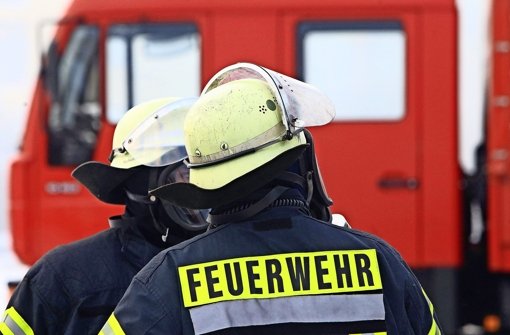 Gleich zwei Mal innerhalb von wenigen Tagen müssen Einsatzkräfte der Feuerwehr zu einem Mehrfamilienhaus in Rutesheim ausrücken. (Symbolbild) Foto: dpa