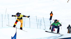 Snowboardcrosserin Jana Fischer (links) kam im österreichischen Montafon auf die Ränge acht und neun. Foto: Miha Matavz