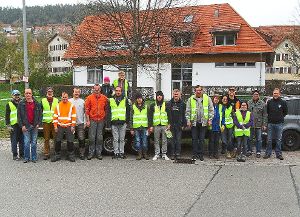 An der Aktion Saubere Landschaft in Oberschwandorf beteiligten sich rund 20 Helfer.  Foto: Priestersbach Foto: Schwarzwälder-Bote