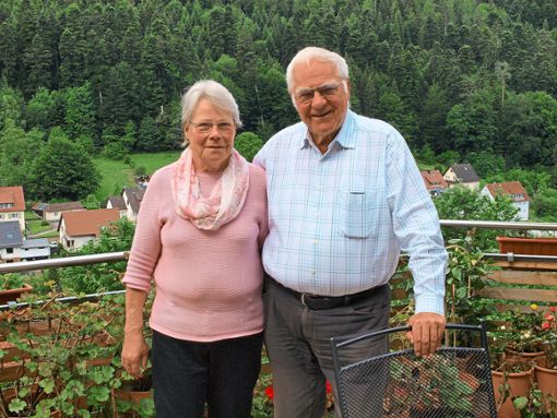 Ihre Goldene Hochzeit feiern in Calmbach Renate und Alt-Bürgermeister  Ulrich Maier. Foto: Ziegelbauer Foto: Schwarzwälder Bote