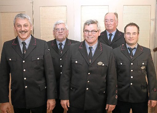 Die Feuerwehr Erdmannsweiler zeichnete aus: (von links) Hans Kammerer, Werner Schwarzwälder, Norbert Schneider, Julius Mann und Volker Schwarzwälder. Foto: Schwarzwälder-Bote