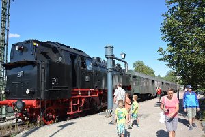 Die Fahrten der Sauschwänzlebahn zwischen Blumberg und Weizen kommen bei allen Generationen an. Foto: Herrmann