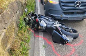 Der Motorradfahrer ist bei dem Unfall tödlich verletzt worden. Foto: EinsatzReport24/Waldemar Gress