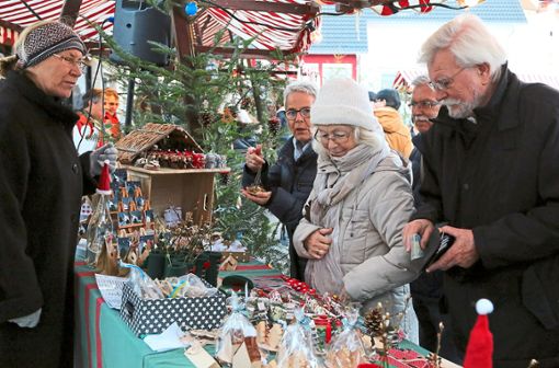 Der Gündringer Weihnachtsmarkt war auch in seiner vierten Auflage gut besucht. Foto: Priestersbach Foto: Schwarzwälder Bote