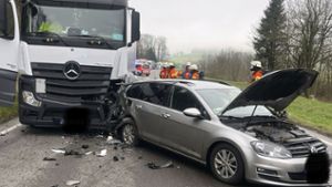 Schwerer Unfall mit mehreren Fahrzeugen bei Blumberg