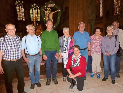 Die Mitglieder der Rentnerband und ihre Frauen besuchten den Regensburger Dom.  Foto: Schmid Foto: Schwarzwälder Bote