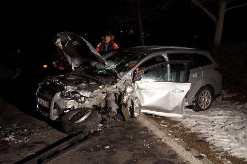 Mit schweren Verletzungen kam ein Ford-Fahrer nach einem Unfall bei Leonberg am Mittwoch in ein Krankenhaus. Foto: www.7aktuell.de |