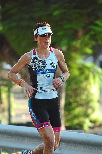 Sigrid Mutscheller steht heute beim Ironman auf Hawaii vor der ultimativen Herausforderung. Die Lehrerin aus Aidlingen bereitet sich schon seit einer Woche vor Ort auf den großen  Wettkampf vor. Foto: Schwarzwälder-Bote