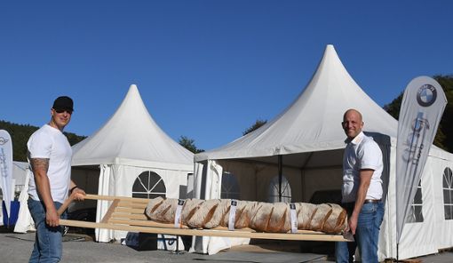 Alexander und Matthias Saur haben einen echten Großbauer für die Neckarwoche gebacken! Foto: Maria Hopp
