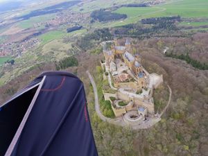 Die Burg Hohenzollern war das Ziel der Gleitschirmflieger  Baiersbronn.  Foto: Drachen- und Gleitschirmflugverein Foto: Schwarzwälder Bote
