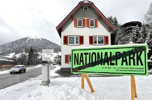 An fast jeder Ecke im Nordschwarzwald stehen seit Anfang des Jahres die Protestschilder gegen den geplanten Nationalpark. Doch der Schilderwuchs hat längst die Behörden auf den Plan gerufen. Zum Artikel Foto: Fritsch