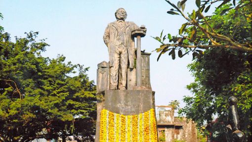 In Indien gibt es ein­ fünf Meter hohes Denkmal von Gundert. Foto: Archiv Schaber
