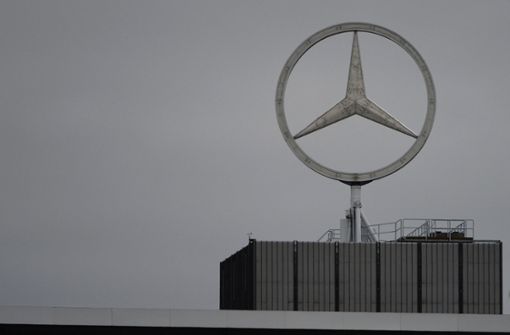 Der Autobauer Daimler hat in seinem Stammwerk in Stuttgart-Untertürkheim die Verträge von knapp 690 Zeitarbeitern auslaufen lassen.  Foto: dpa