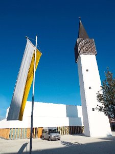 Die dominierende Farbe der neuen katholischen Kirche in Frommern ist weiß. Foto: Schnurr