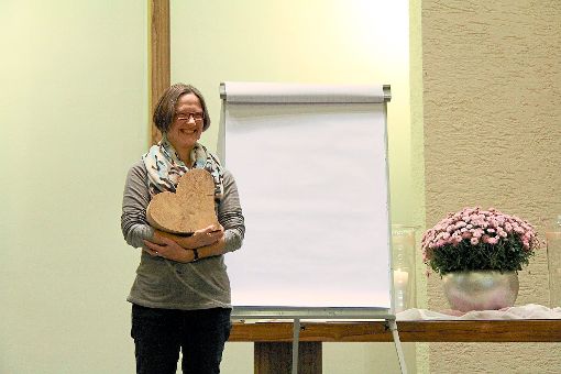 Monika Riwar ermuntert in ihrem Vortrag in Zillhausen die Zuhörer zu neuen Denkweisen. Foto: Luppold Foto: Schwarzwälder-Bote
