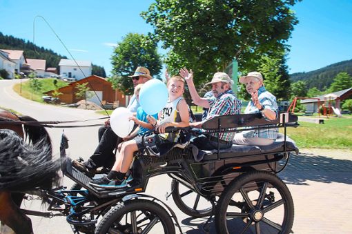 Sehr beliebt bei den Senioren sind die Kutschfahrten durch  Vöhrenbach.   Fotos: Heimpel Foto: Schwarzwälder Bote