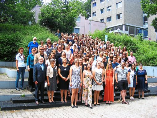 102 Fachkräfte im Bereich Medien- und Informationsdienste wurden verabschiedet. Foto: Hermann-Gundert-Schule Foto: Schwarzwälder Bote