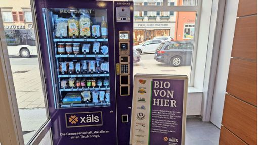 Am Verkaufsautomat in der Rottweiler Volksbank gibt es Kritik. Foto: Weber