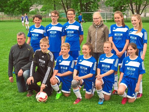 Die Konfirmanden mit ihrem Trainer Fritz Hess beim Cup. Foto: Kirchengemeinde Foto: Schwarzwälder-Bote