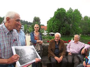 Klaus Schätzle würzt seinen Rundgang mit Anekdoten und Stadtgeschichten. Foto: Reinauer Foto: Schwarzwälder-Bote