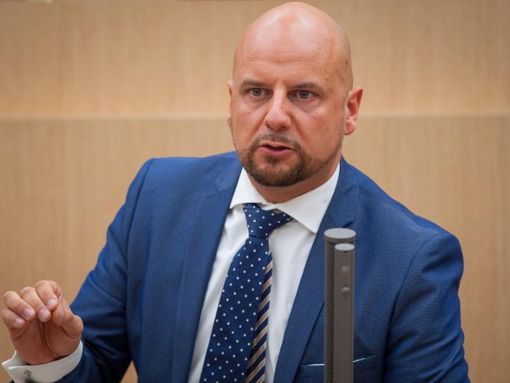 Der AfD-Landtagsabgeordnete Stefan Räpple hat mit seinem Verhalten einen Tumult im Landtag ausgelöst. Foto: Christoph Schmidt/Archiv/dpa