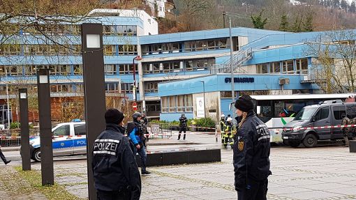 Eine Droh-Mail hat in Schramberg am Dienstag einen Großeinsatz der Polizei ausgelöst. Foto: (nil)