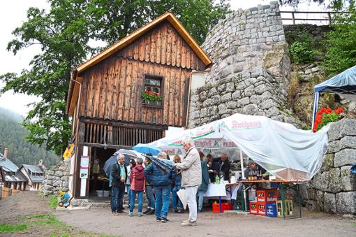 Wieder ein kleines Schmuckstück: Der frisch renovierte Amtshausschopf im Burggarten zieht einige Besucher an. Foto: Schwarzwälder Bote