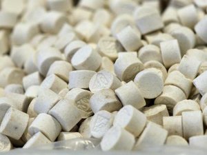 Rund 3500 Ecstasy-Tabletten lieferten die Drogenhändler an Dealer in der Region. (Symbolbild) Foto: dpa