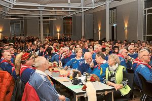 Viel mehr Mitglieder als sonst kommen zur Hauptversammlung der Narrenzunft. Foto: Schnekenburger